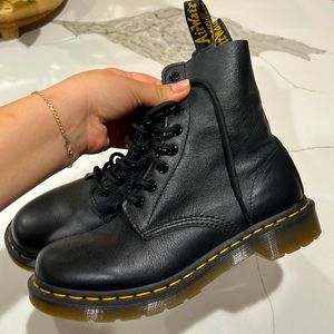 Dr marten 1460 Pascal 8 eye boots in black